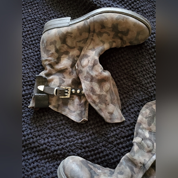 Camouflage Ankle Boots - Picture 5 of 8